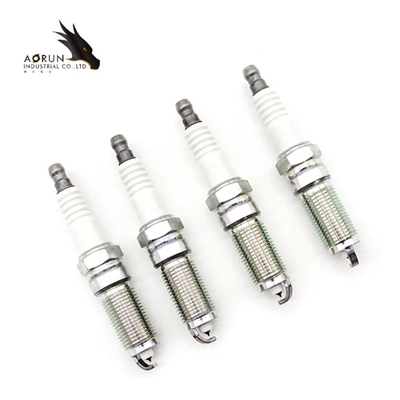 Bougies van het motor van een auto plaatsen de Autodeel 30758130 Iridiumbougie Kit For Volvo S60 S80 V60