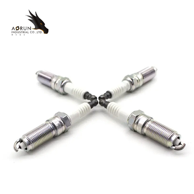 Bougies van het motor van een auto plaatsen de Autodeel 30758130 Iridiumbougie Kit For Volvo S60 S80 V60